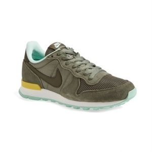 Nike Internationalist Sneaker Women Mint Green